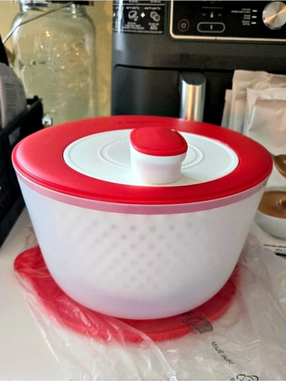Tupperware Spin 'N Save Salad Spinner Red & White